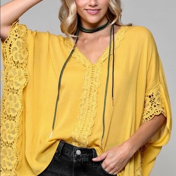 🌻LAST ONE🌻V-Neck Poncho Top w/Kimono Sleeves - Picture 2 of 5
